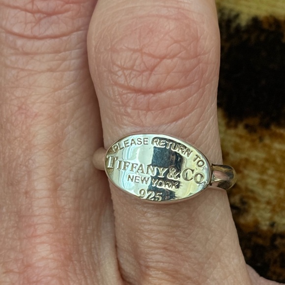 Tiffany & Co. VINTAGE perfect condition Sterling Silver Oval Signet Ring - Picture 5 of 7